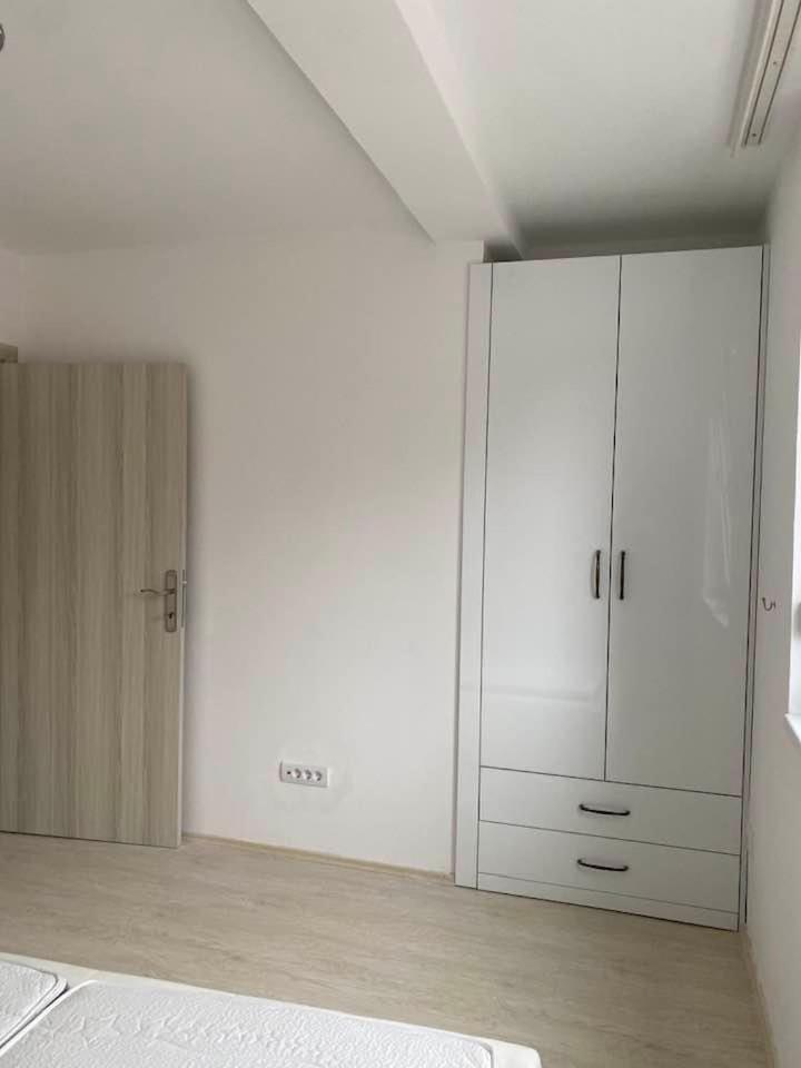 Sandra Apartmani ヴルシャツ エクステリア 写真